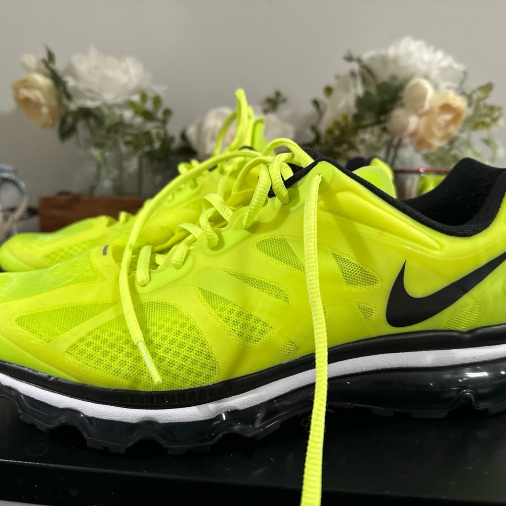 Size 11 - Nike Air Max 2014 Volt